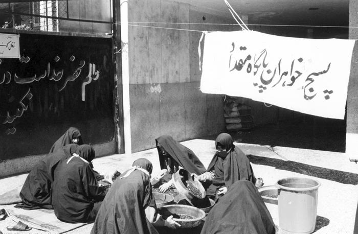 يادگيري دستورات اسلام از او و فرزندانش يادگيري دستورات اسلام از او و فرزندانش