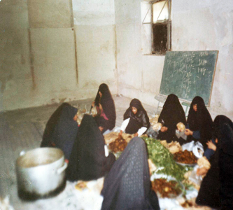 روایتی از 25 بانوی جوان در پشت جبهه های جنوب/ چشم هایی که آرزوی خوابی طولانی داشتند روایتی از 25 بانوی جوان در پشت جبهه های جنوب/ چشم هایی که آرزوی خوابی طولانی داشتند