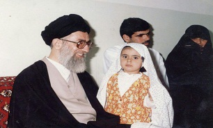 حاشیههای دیدار صمیمانه رهبر معظم انقلاب با خانواده شهید برونسی حاشیههای دیدار صمیمانه رهبر معظم انقلاب با خانواده شهید برونسی