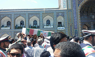 طواف پیکر مطهر هشتمین شهید مدافع حرم ارتش در حرم رضوی طواف پیکر مطهر هشتمین شهید مدافع حرم ارتش در حرم رضوی