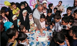 جشن و شادی فرزندان شهدای مدافع حرم در یک مراسم بدون سخنران جشن و شادی فرزندان شهدای مدافع حرم در یک مراسم بدون سخنران