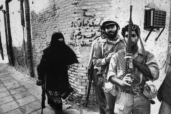 بانوی مبارز روزهای سخت جنگ بانوی مبارز روزهای سخت جنگ
