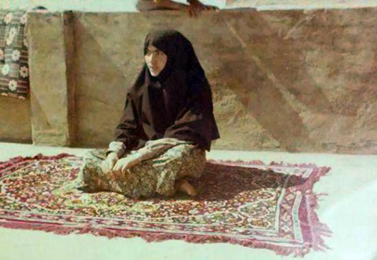 ماجرای بانوی رزمنده‌ای که با زور اسلحه از مادرش برای ازدواج رضایت گرفتند!