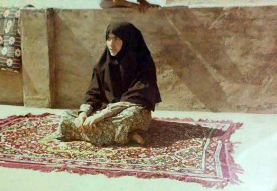 ماجرای بانوی رزمنده‌ای که با زور اسلحه از مادرش برای ازدواج رضایت گرفتند!