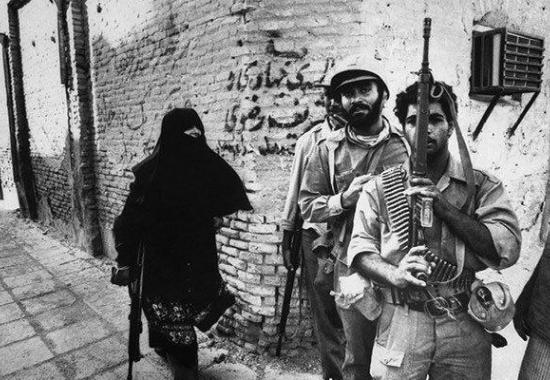 بانوی مبارز روزهای سخت جنگ