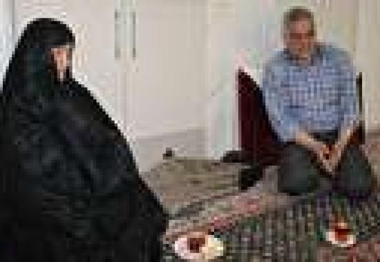 کارمندی که امدادگری در خط مقدم جبهه را به کار در بانک ترجیح داد!